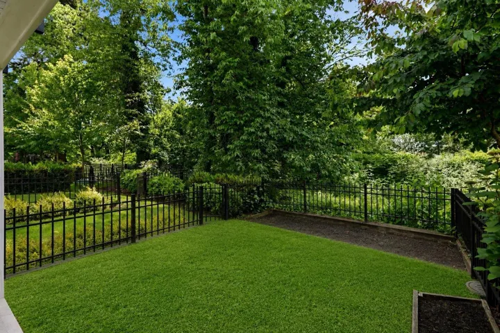 44 27735 ROUNDHOUSE DRIVE, Abbotsford, British Columbia V4X0B9