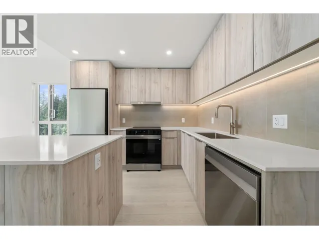 404 3594 MALSUM DRIVE, North Vancouver, British Columbia V7G0B4