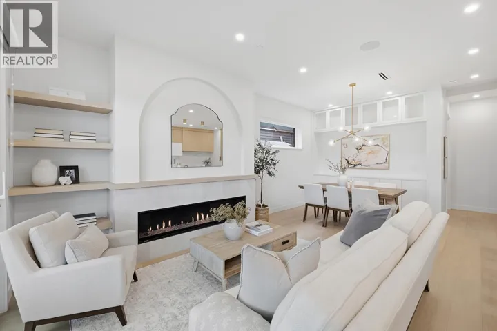 1 810 E 22ND AVENUE, Vancouver, British Columbia V5V1V7