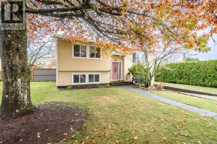 1651 Ascot Ave, Comox, British Columbia V9M1A8