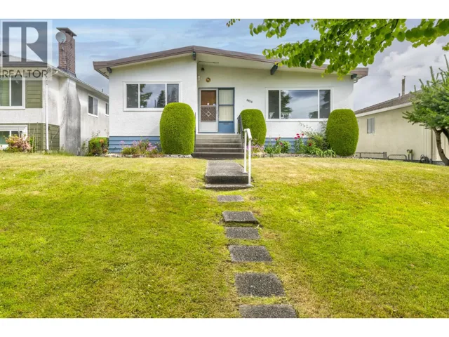 3053 E 16TH AVENUE, Vancouver, British Columbia V5M2M4