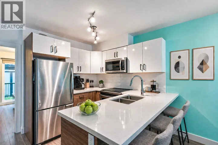 201 3939 KNIGHT STREET, Vancouver, British Columbia V5N3L8