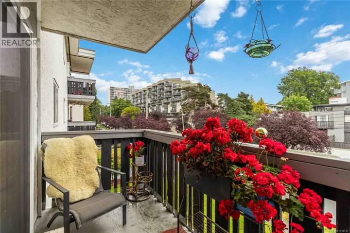 307 118 Croft St, Victoria, British Columbia V8V2E6
