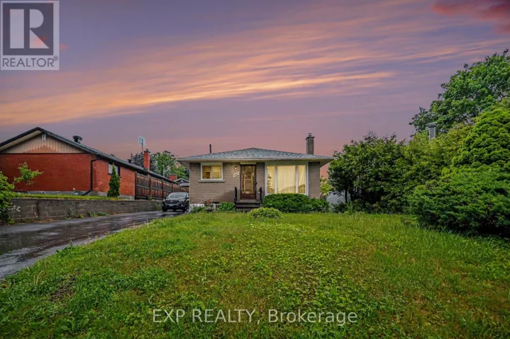 685 CRYSTAL STREET, Ottawa, Ontario K1K2G1