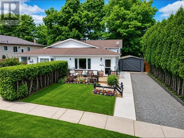 5 Feltz Road, Elliot Lake, Ontario P5A3P8