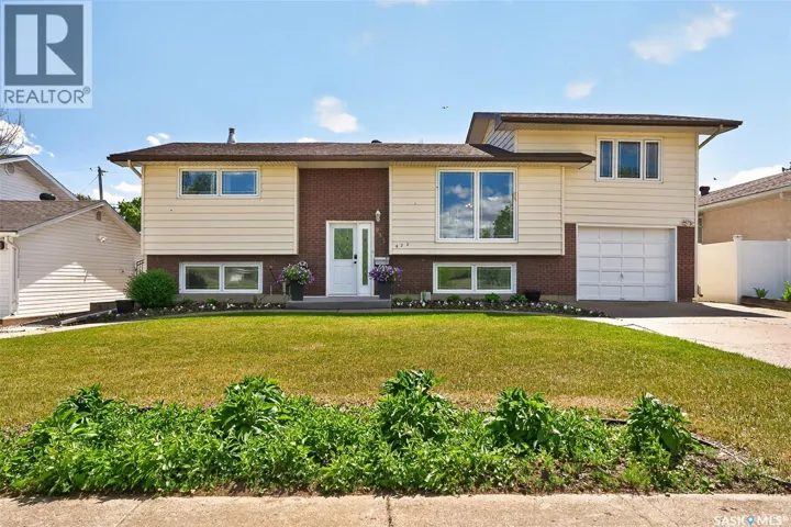 923 Laurier STREET, Moose Jaw, Saskatchewan S6H2W5