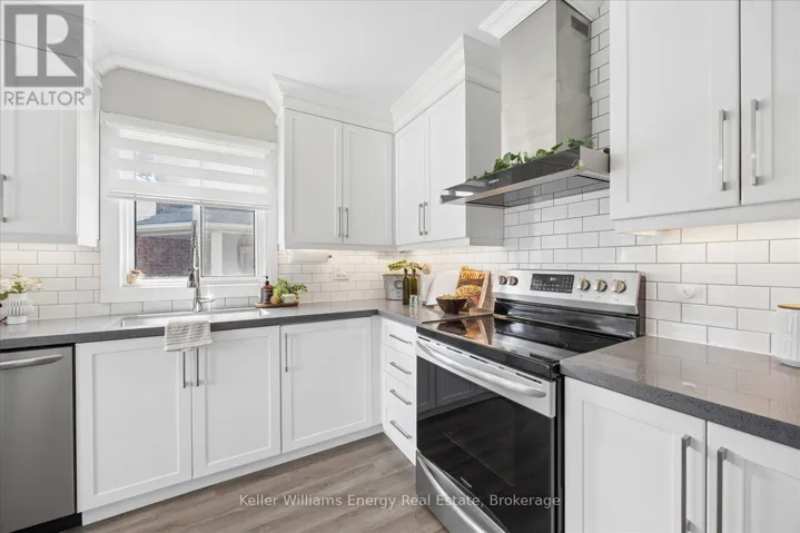 6 HERRIMAN STREET, Clarington (Bowmanville), Ontario L1C4L6
