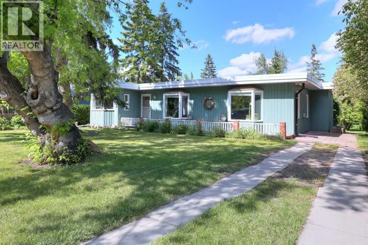 8908 33 Avenue NW, Calgary, Alberta T3B1M6