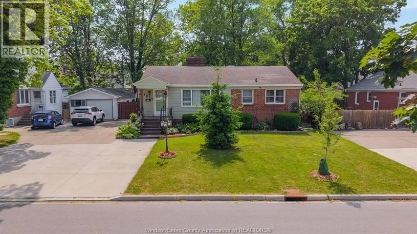 1953 OLIVE ROAD, Windsor, Ontario N8T1R4