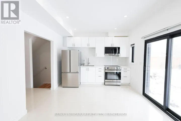 B - 68 FIRST STREET, Welland (Lincoln/Crowland), Ontario L3B4R9