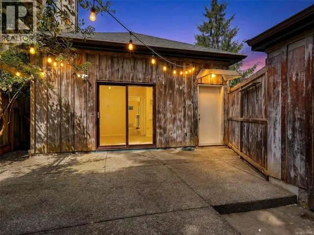 1607 Rebecca St, Victoria, British Columbia V8T3N3
