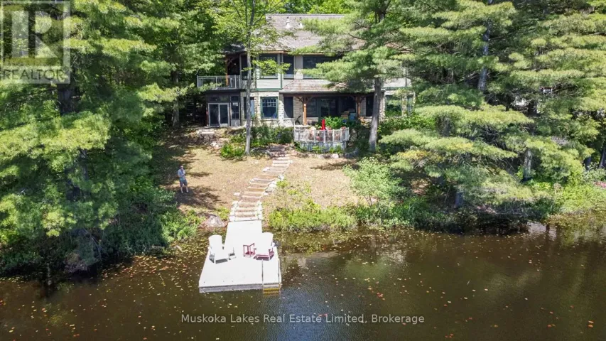 45 ESTATE DRIVE, Muskoka Lakes (Medora), Ontario P0B1J0