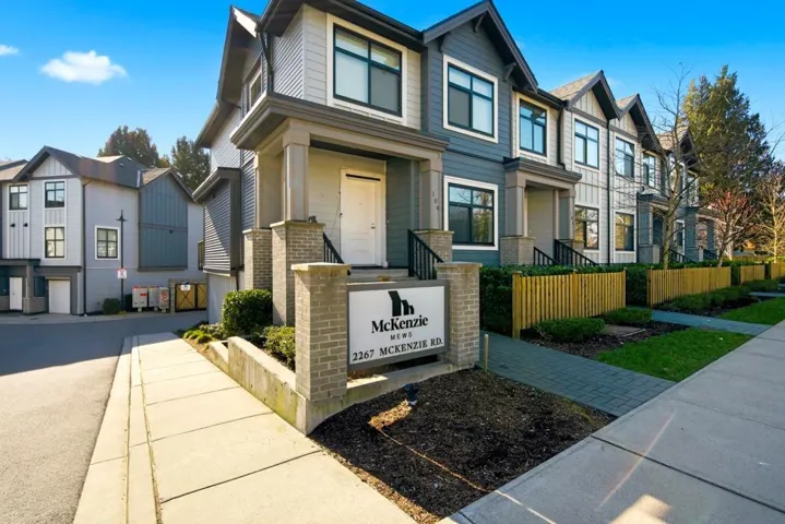 701 2267 MCKENZIE ROAD, Abbotsford, British Columbia V2S0M9
