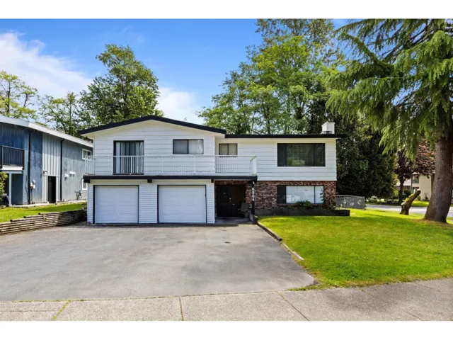 8864 URSUS CRESCENT, Surrey, British Columbia V3V6L4