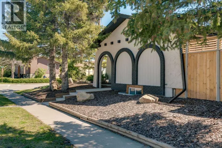 10704 Oakfield Drive SW, Calgary, Alberta T2W2C9