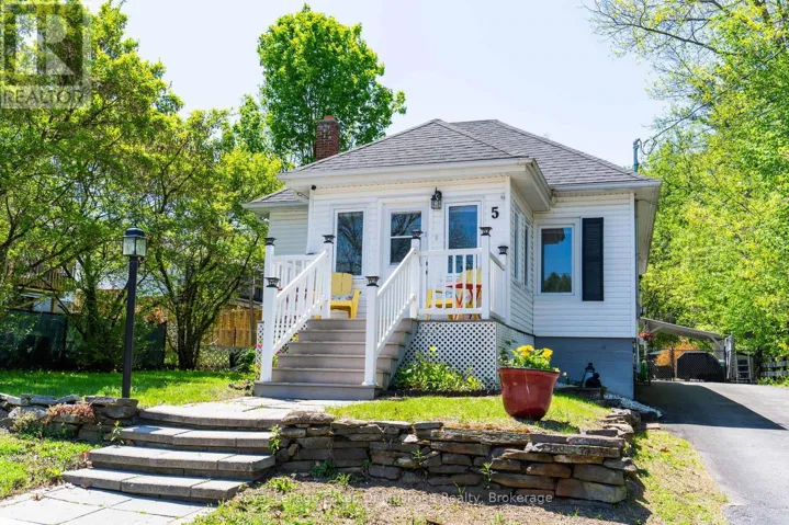5 TAIT STREET, Huntsville (Chaffey), Ontario P1H1W5