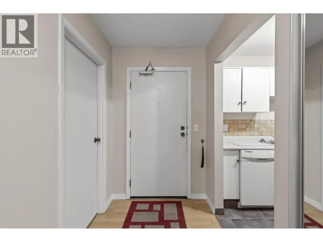 1035 Bernard Avenue Unit# 108, Kelowna, British Columbia V1Y6P7