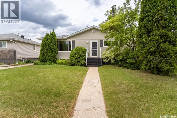 2112 York AVENUE, Saskatoon, Saskatchewan S7J1H8