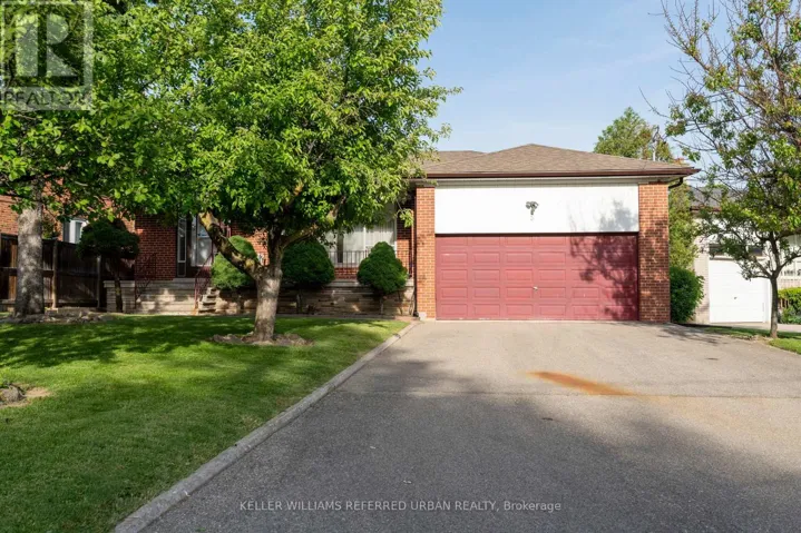5 PARAMOUNT COURT, Toronto (Brookhaven-Amesbury), Ontario M6M2L3