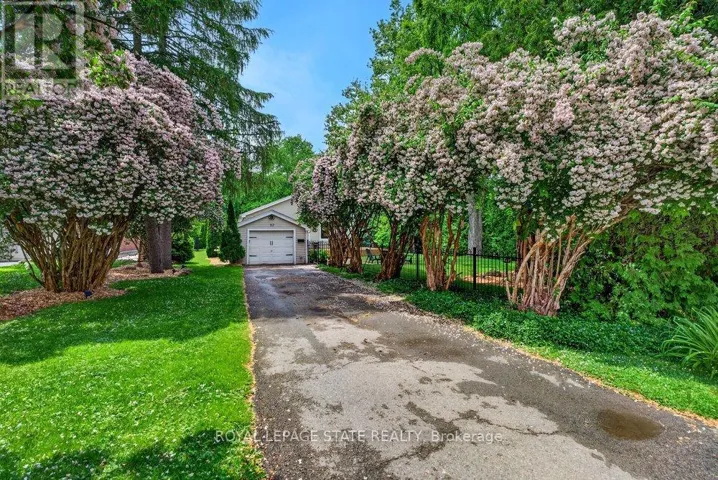 52 ORCHARD DRIVE, Hamilton (Ancaster), Ontario L9G1Z7