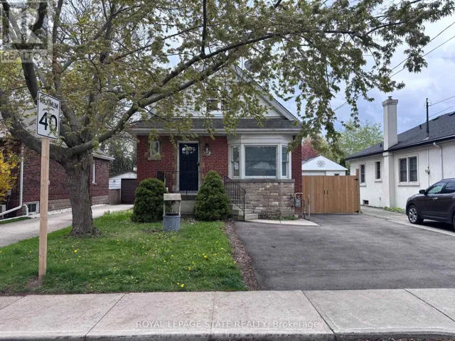 122 QUEENSDALE AVENUE E, Hamilton (Centremount), Ontario L9A1K3