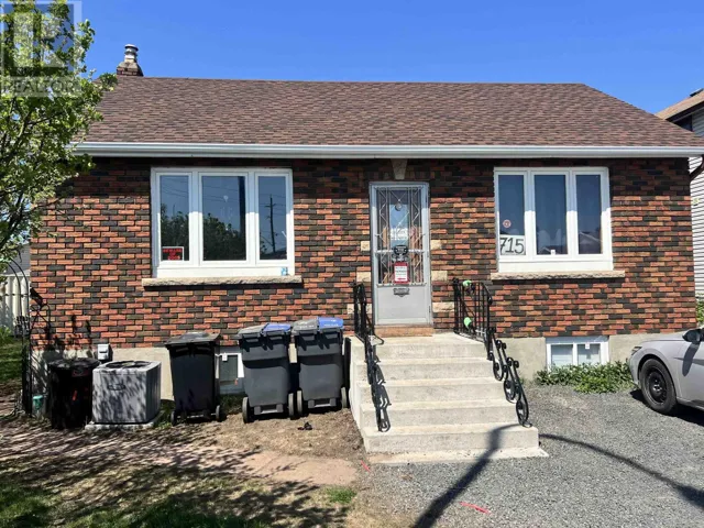 715 May ST N, Thunder Bay, Ontario P7C3S1