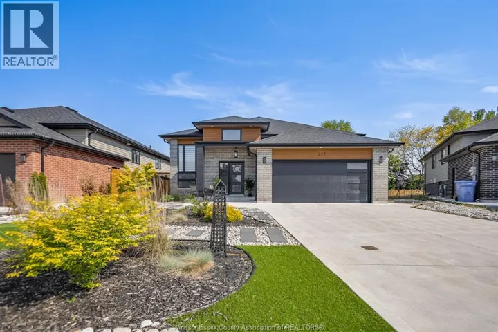 257 ROBINSON AVENUE, Essex, Ontario N8M0A8