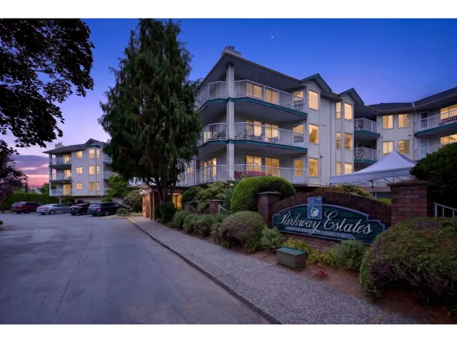 216 5360 205 STREET, Langley, British Columbia V3A7Y9