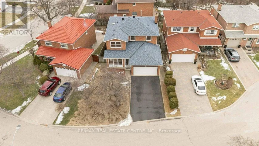 796 BUCKINGHAM COURT, Mississauga (Creditview), Ontario L5C4M3
