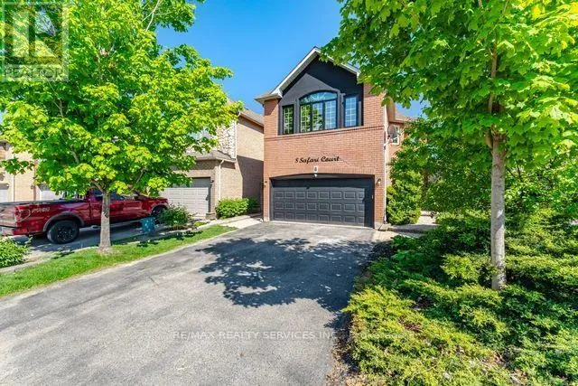 8 SAFARI COURT, Brampton (Snelgrove), Ontario L7A1G8