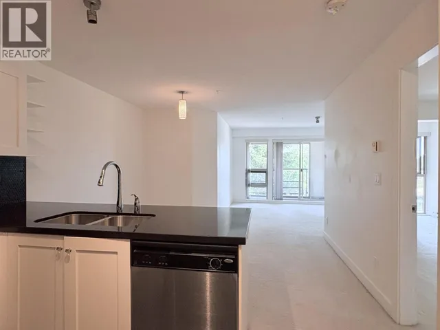 305 4550 FRASER STREET, Vancouver, British Columbia V5V4G8