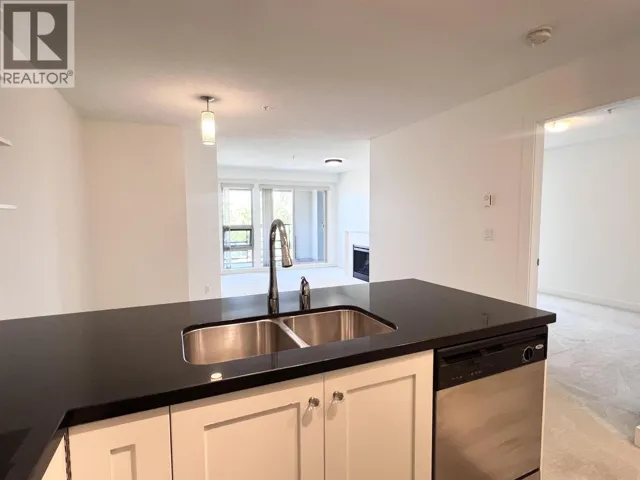 305 4550 FRASER STREET, Vancouver, British Columbia V5V4G8