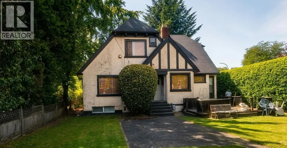 16 ARBUTUS STREET, Vancouver, British Columbia V6J3Z4