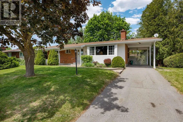 53 FARLANE BOULEVARD, Ottawa, Ontario K2E5H3