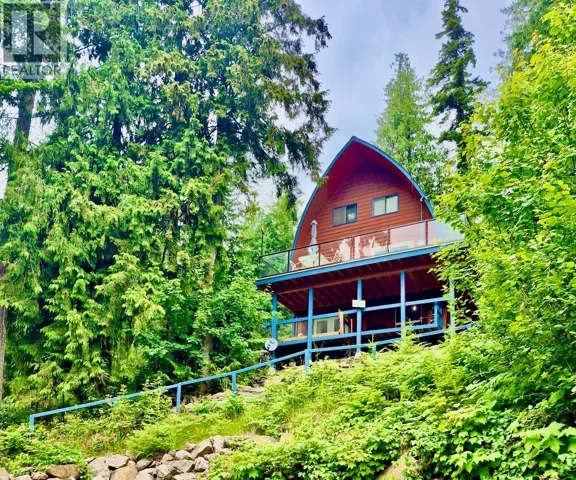 7547 Golden Spur Trail, Anglemont, British Columbia V0E1M8