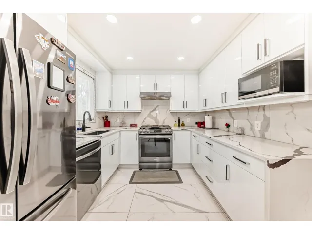 3843 47 ST NW, Edmonton, Alberta T6L5B3