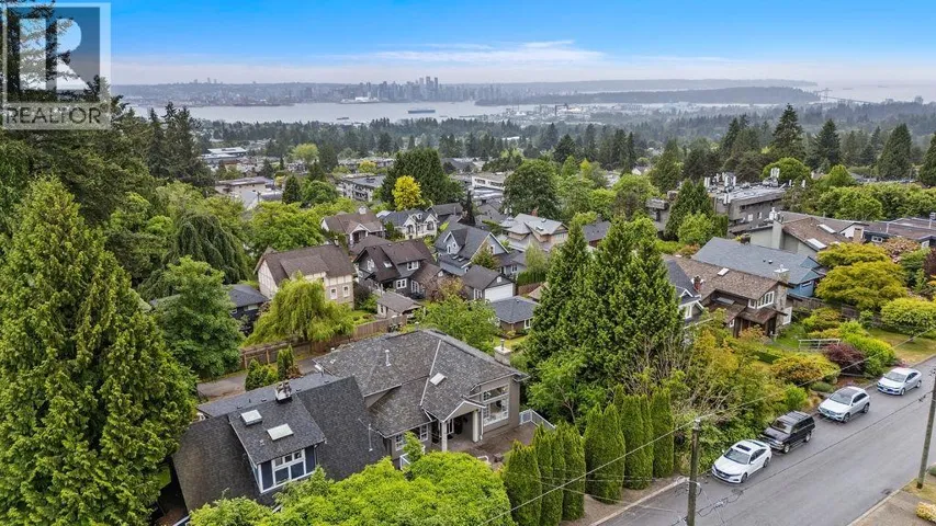 163 E ST. JAMES ROAD, North Vancouver, British Columbia V7N1L1