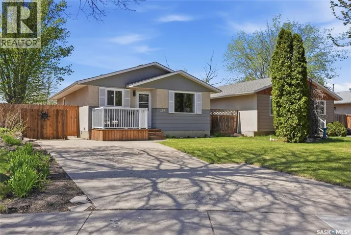 229 Acadia PLACE, Saskatoon, Saskatchewan S7H3W3