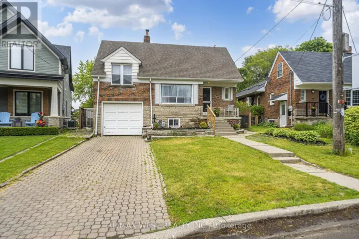 26 PARKLAND ROAD, Toronto (Birchcliffe-Cliffside), Ontario M1N1Y8