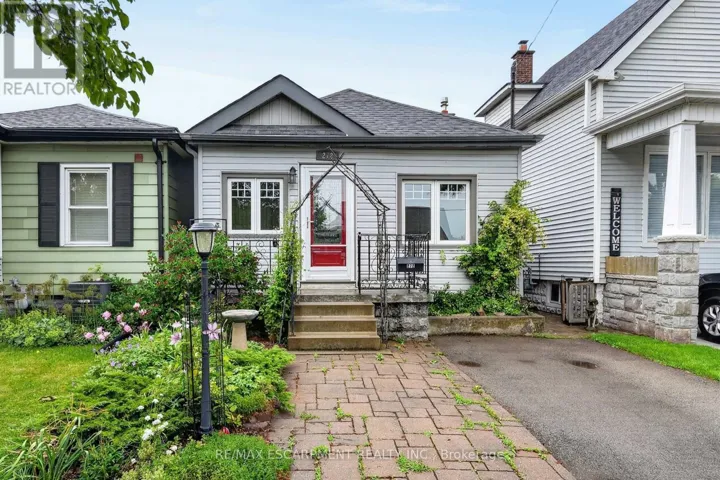 272 COPE STREET, Hamilton (Homeside), Ontario L8H5B5