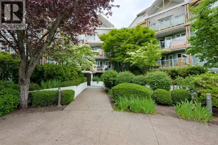 306 490 Marsett Pl, Saanich, British Columbia V8Z7G1