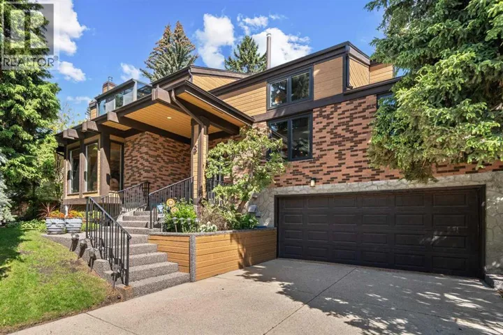 8 Varsplain Place NW, Calgary, Alberta T3A0C7