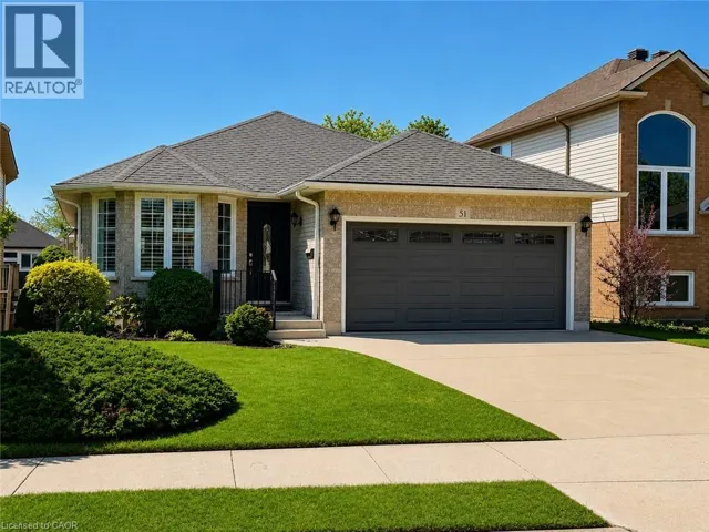 51 REDTAIL Crescent, Hamilton, Ontario L9B2R5