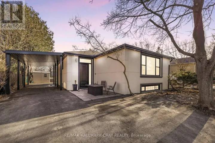 LOWER - 69 RICHARDSON DRIVE, Aurora (Aurora Highlands), Ontario L4G1Z4