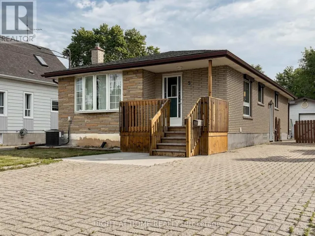 5 DUNDONALD STREET, St. Catharines (Secord Woods), Ontario L2P2A8