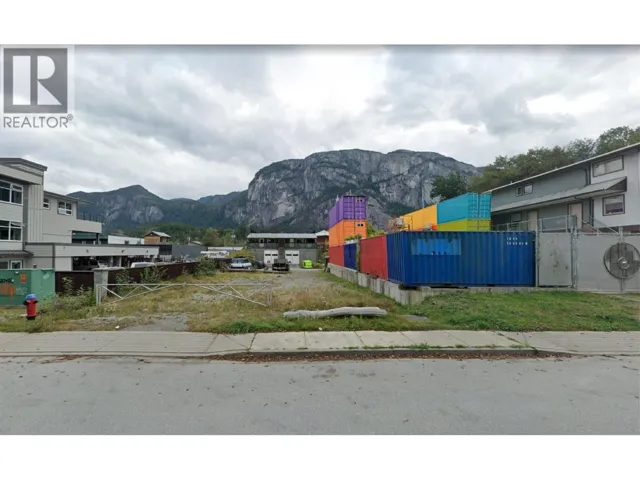 37718 THIRD AVENUE, Squamish, British Columbia V8B1C3