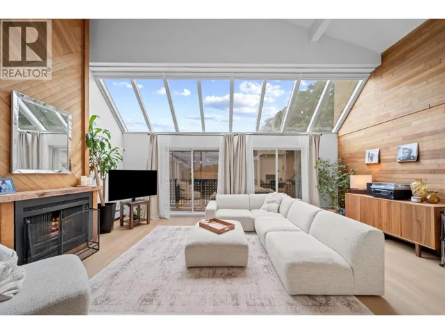 402 110 SEVENTH STREET, New Westminster, British Columbia V3M5W5