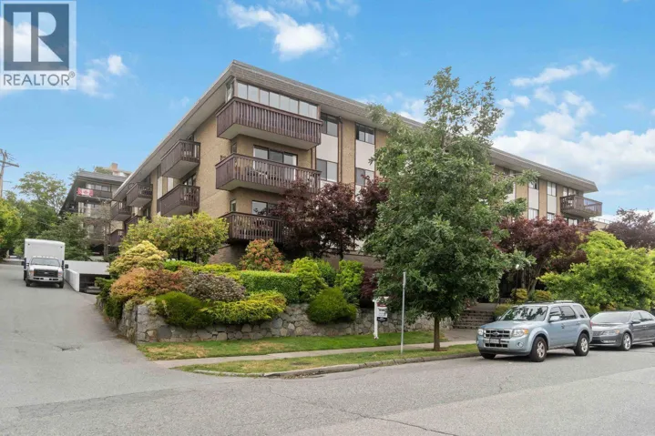301 120 E 4TH STREET, North Vancouver, British Columbia V7L1H6