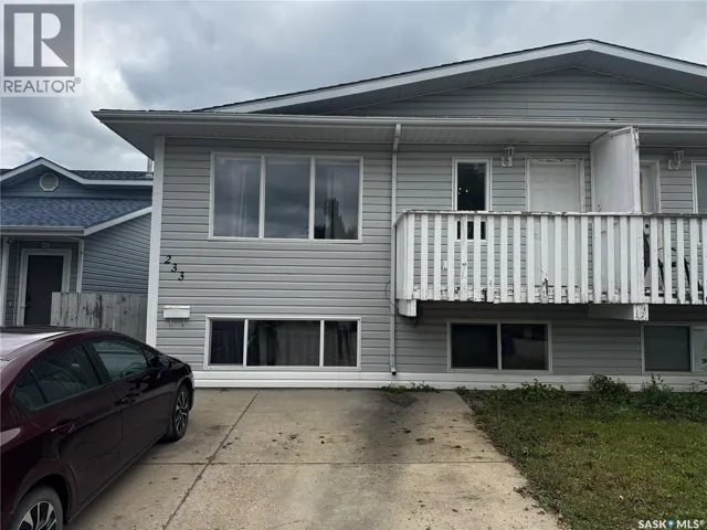 233 Lochrie CRESCENT, Saskatoon, Saskatchewan S7M5E3