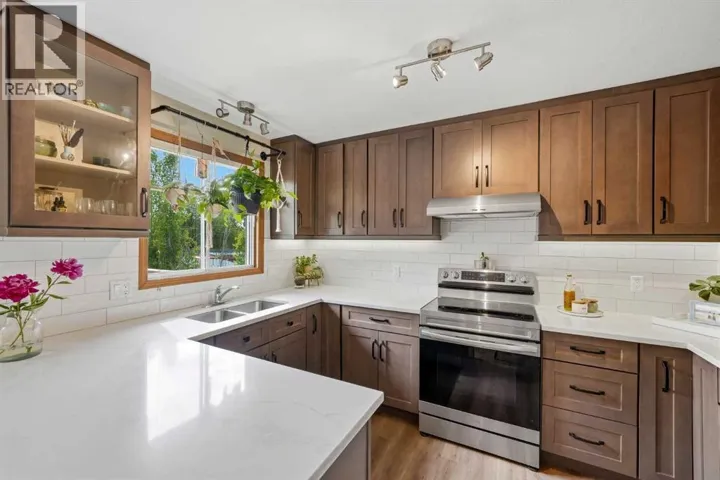 10 Carolina Drive, Cochrane, Alberta T4C1C2